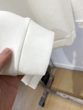 累積売上総額第１位！バーバリー 偽物通販 の2026SS胸のトップに凹凸のあるアルファベット模様のロゴ衛衣