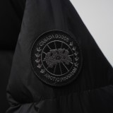 入手困難 カナダグース コピーおすすめ 2026SS ロングコート スリーブロゴ付きフードダウンジャケット