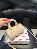 日本未入荷 ルイヴィトン 偽物通販 ショルダーバック