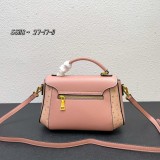 超奇跡の入荷☆ プラダ スーパーコピー 2026SSレディースフード付きファッションバッグ