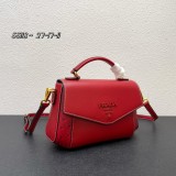 【限定】プラダ 激安偽物 2026SSレディースフード付きファッションバッグ