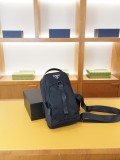 【限定】プラダ 激安偽物 2026SSメンズ チェストバッグ