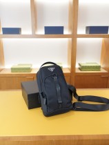 【限定】プラダ 激安偽物 2026SSメンズ チェストバッグ