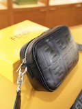 超話題! フェンディ n級品 2026SSメンズ ショルダーバッグ