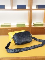 超話題! フェンディ n級品 2026SSメンズ ショルダーバッグ