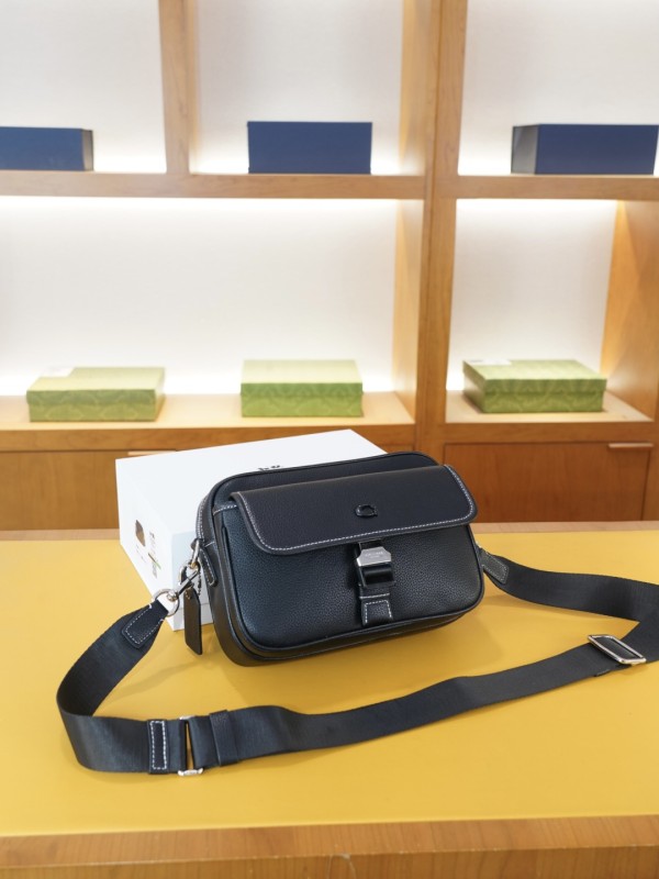 超奇跡の入荷☆ コーチ コピー 2026SS メンズ ショルダーバッグ