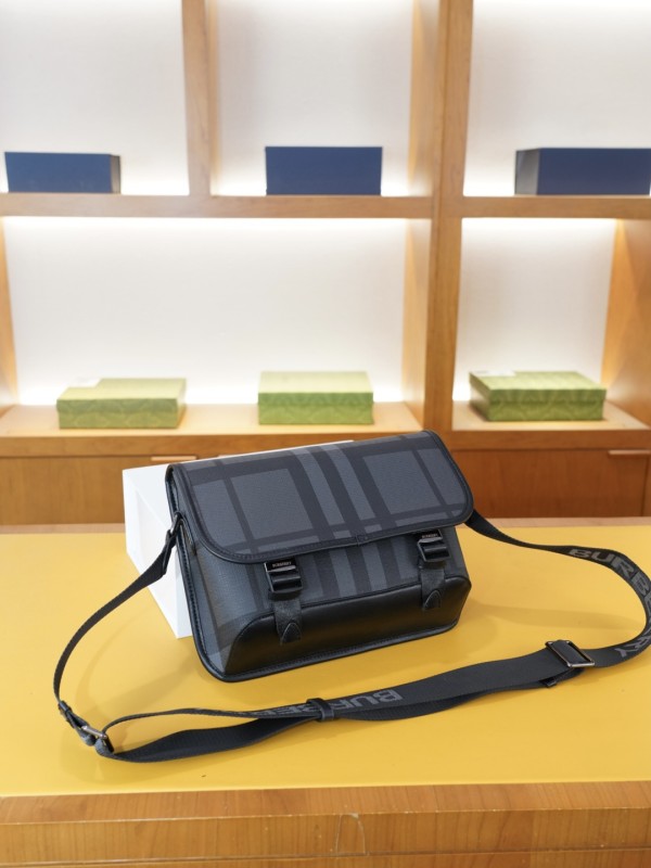 日本未入荷 バーバリー  コピーおすすめ 2026SS メンズ ショルダーバック