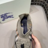 日本未入荷 バーバリー 激安通販 2026SSメンズ スニーカー