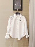 日本未入荷 シャネル 激安通販 の2026SS金属ボタンオルガンスリーブのシャツ