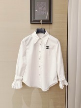 日本未入荷 シャネル 激安通販 の2026SS金属ボタンオルガンスリーブのシャツ