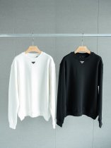 累積売上総額第１位！プラダ 激安偽物 の2026SS 三角ロゴ銘板丸首衛衣2色