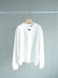 累積売上総額第１位！プラダ 激安偽物 の2026SS 三角ロゴ銘板丸首衛衣2色
