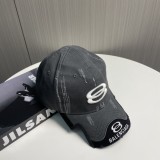 使い勝手良し バレンシアガ 偽物通販 2026SS 新型刺繍ロゴのベースボールキャップ