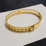 入手困難 ルイヴィトン 偽物通販 2026SS LVアルファベットプリントクローバーロゴ透かしブレスレット