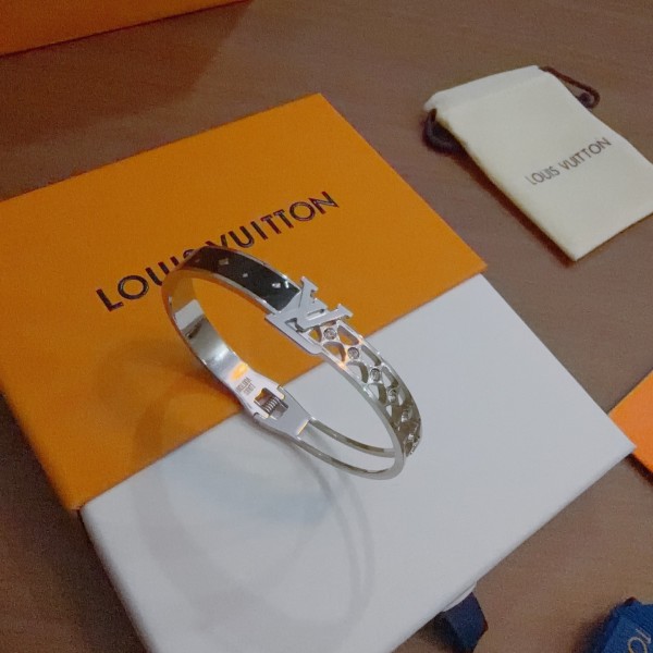 【限定】 ルイヴィトン コピーおすすめ 2026SS のLV ブレスレット
