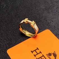 入手困難 エルメス コピーおすすめ 2026SSのミルクティー色のリング