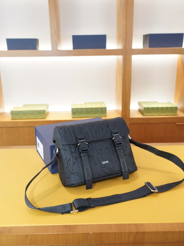日本未入荷 ディオール 激安偽物 2026SS メンズ ショルダーバック