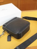 日本未入荷 コーチ 激安偽物 2026SS メンズ ショルダーバッグ