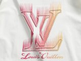 累積売上総額第１位！ ルイヴィトン コピーおすすめ 2026SS ロゴプリントビーズ刺繍の半袖Tシャツ