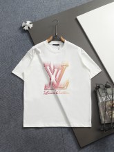 累積売上総額第１位！ ルイヴィトン コピーおすすめ 2026SS ロゴプリントビーズ刺繍の半袖Tシャツ