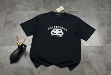 累積売上総額第１位！バレンシアガ 激安偽物 の2026SSメンズとレディース半袖Tシャツ