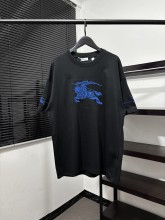 ★超人気 バーバリー コピーおすすめ の2026SS クラシック刺繍ブルー戦馬プリントTシャツ