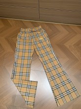 入手困難 バーバリー n級品 の2026SS刺繍馬術騎士チェックパンツ
