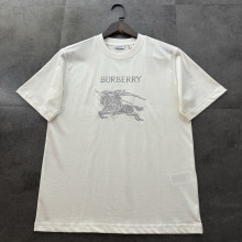 入手困難 バーバリー スーパーコピー の2026SS 軍馬刺繍半袖Tシャツ