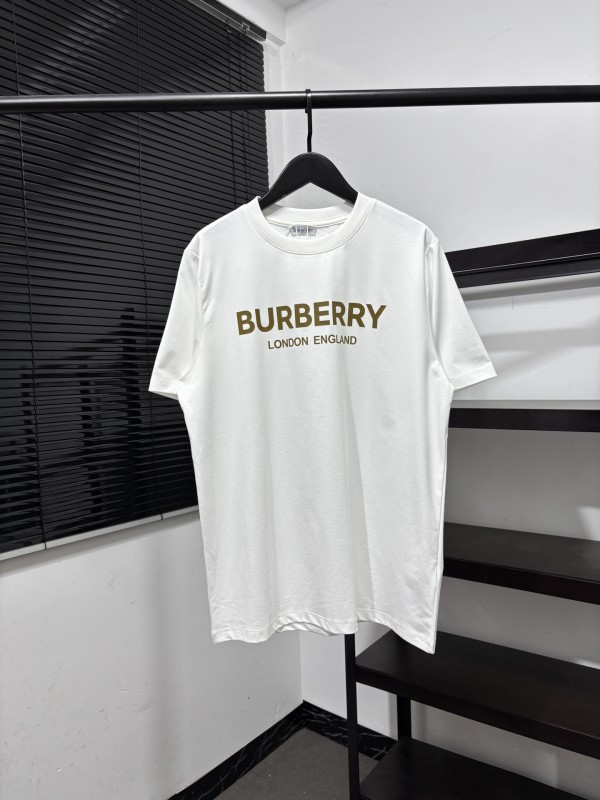 新作 バーバリー コピーおすすめ の2026SSアルファベットプリント半袖Tシャツ