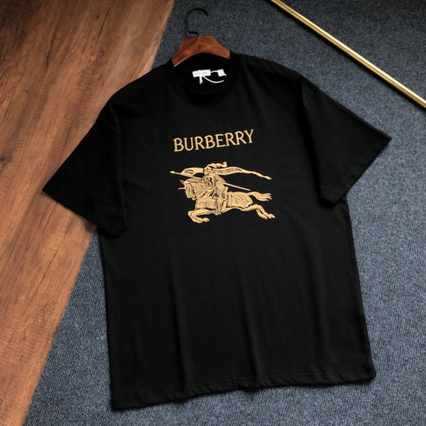 大人気 バーバリー 激安通販 の2026SS 刺繍ロゴラウンドネック半袖Tシャツ