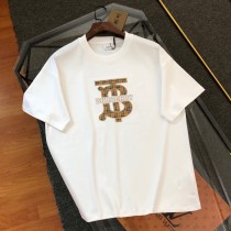 超話題! バーバリー 激安偽物 の2026SS 刺繍ロゴラウンドネック半袖Tシャツ