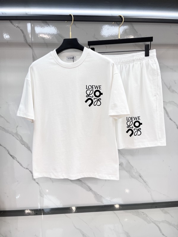 超話題! ロエベ  n級品 の2026SS夏のスタイリッシュなカジュアルスーツ