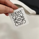 入手困難 ロエベ コピー の2026SS定番パッチワーク刺繍ロゴ入り半袖Tシャツ