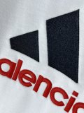 使い勝手良しバレンシアガ コピーおすすめ 2026SS 刺繍ラウンドネック衛衣