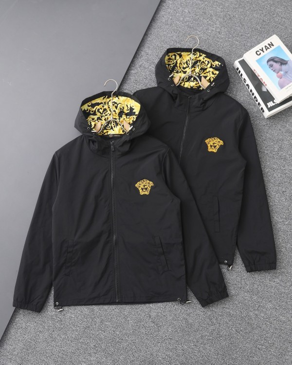 日本未入荷 ヴェルサーチ スーパーコピー 2026SS刺繍連帽ジャケットコート