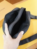 日本未入荷 ルイヴィトン 激安通販 2026SSメンズ ショルダーバック