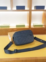 日本未入荷 ルイヴィトン 激安通販 2026SSメンズ ショルダーバック
