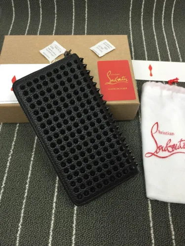 クリスチャンルブタン長財布コピー 2020新品注目度NO.1 Christian Louboutin 男女兼用