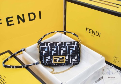 フェンディバッグコピー 2021新品注目度NO.1 FENDI レディース ハンドバッグ