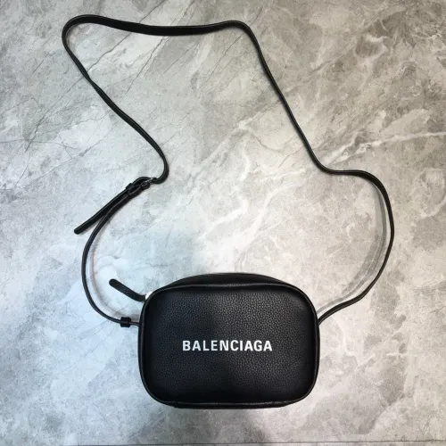 高品質 バレンシアガバッグコピー 定番人気2021新品 BALENCIAGA 男女兼用 ショルダーバッグ