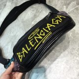 高品質 バレンシアガバッグコピー 定番人気2021新品 BALENCIAGA 男女兼用 ボディバッグ