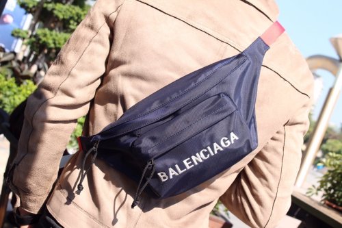 バレンシアガバッグコピー 定番人気2021新品 BALENCIAGA 男女兼用 ボディバッグ
