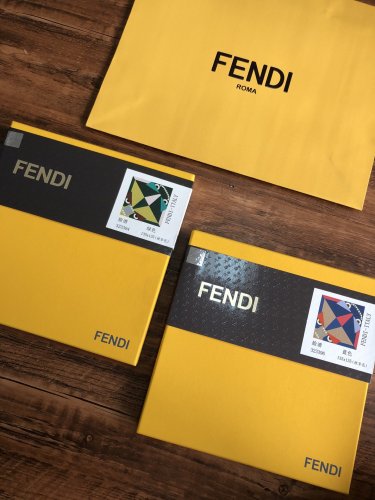 人気高級フェンディマフラーコピー 定番人気2022新品 FENDI 男女兼用 シルク スカーフ 3色