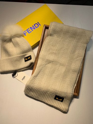 フェンディマフラーコピー 定番人気2022新品 FENDI 男女兼用 セットアップ スカーフ