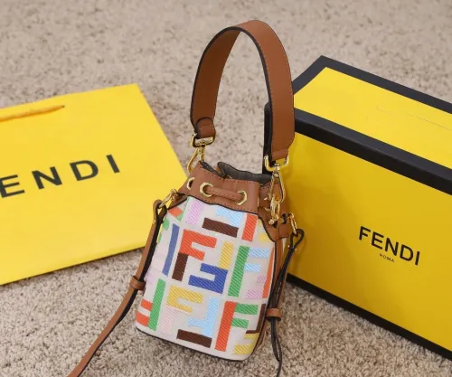 フェンディバッグコピー 大人気2022新品 FENDI レディース バケツバッグ