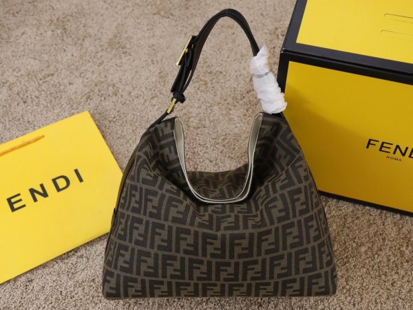 フェンディバッグコピー 大人気2022新品 FENDI レディース ハンドバッグ