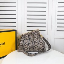 フェンディバッグコピー 2022新品注目度NO.1 FENDI レディース ショルダーバッグ