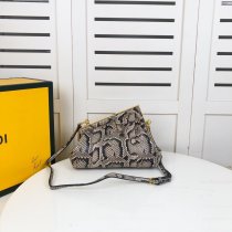 フェンディバッグコピー 大人気2022新品 FENDI レディース ショルダーバッグ