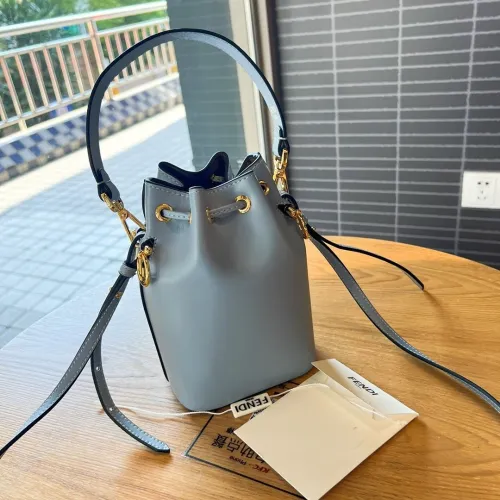 フェンディバッグコピー 2022新品注目度NO.1 FENDI レディース バケツバッグ