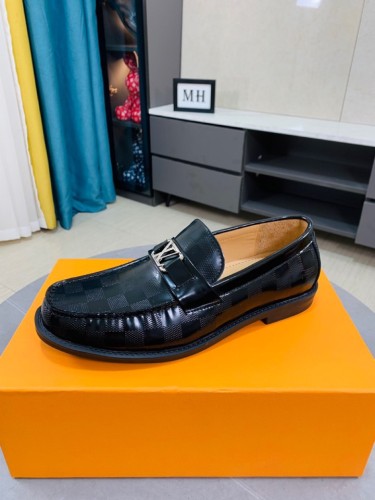 ルイヴィトン靴コピー 定番人気2023新品 Louis Vuitton メンズ 革靴